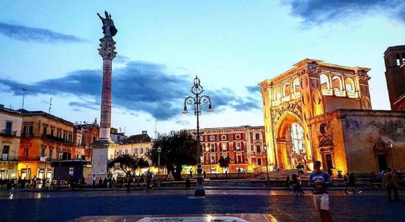 "Il Vecchio Salone" Appartamento In Pieno Centro Con Garage Privato Lecce Ngoại thất bức ảnh