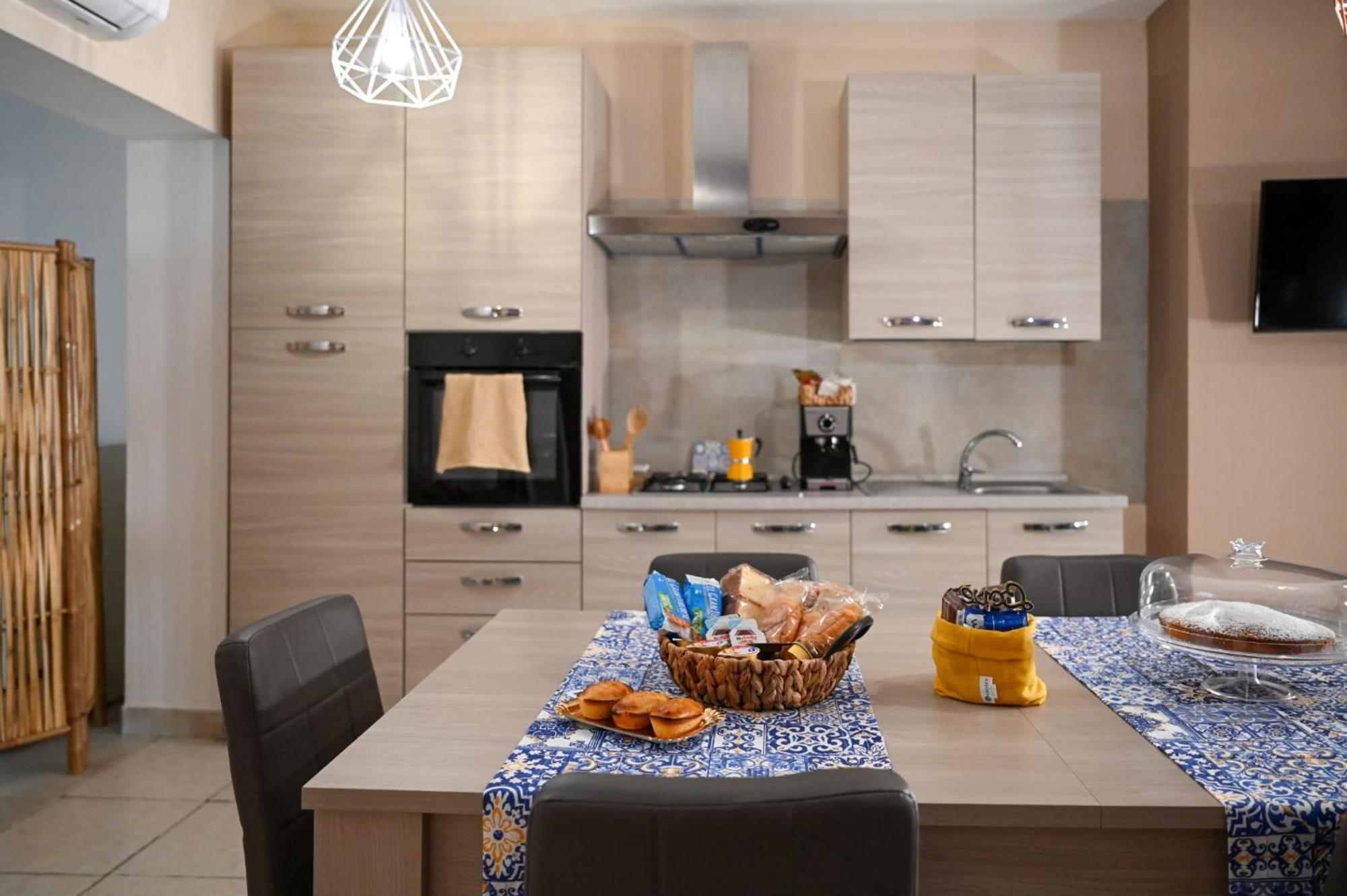 "Il Vecchio Salone" Appartamento In Pieno Centro Con Garage Privato Lecce Ngoại thất bức ảnh