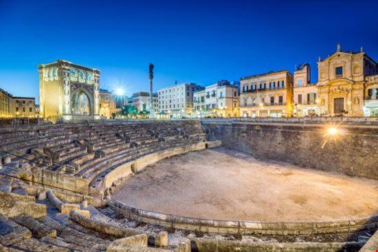 "Il Vecchio Salone" Appartamento In Pieno Centro Con Garage Privato Lecce Ngoại thất bức ảnh