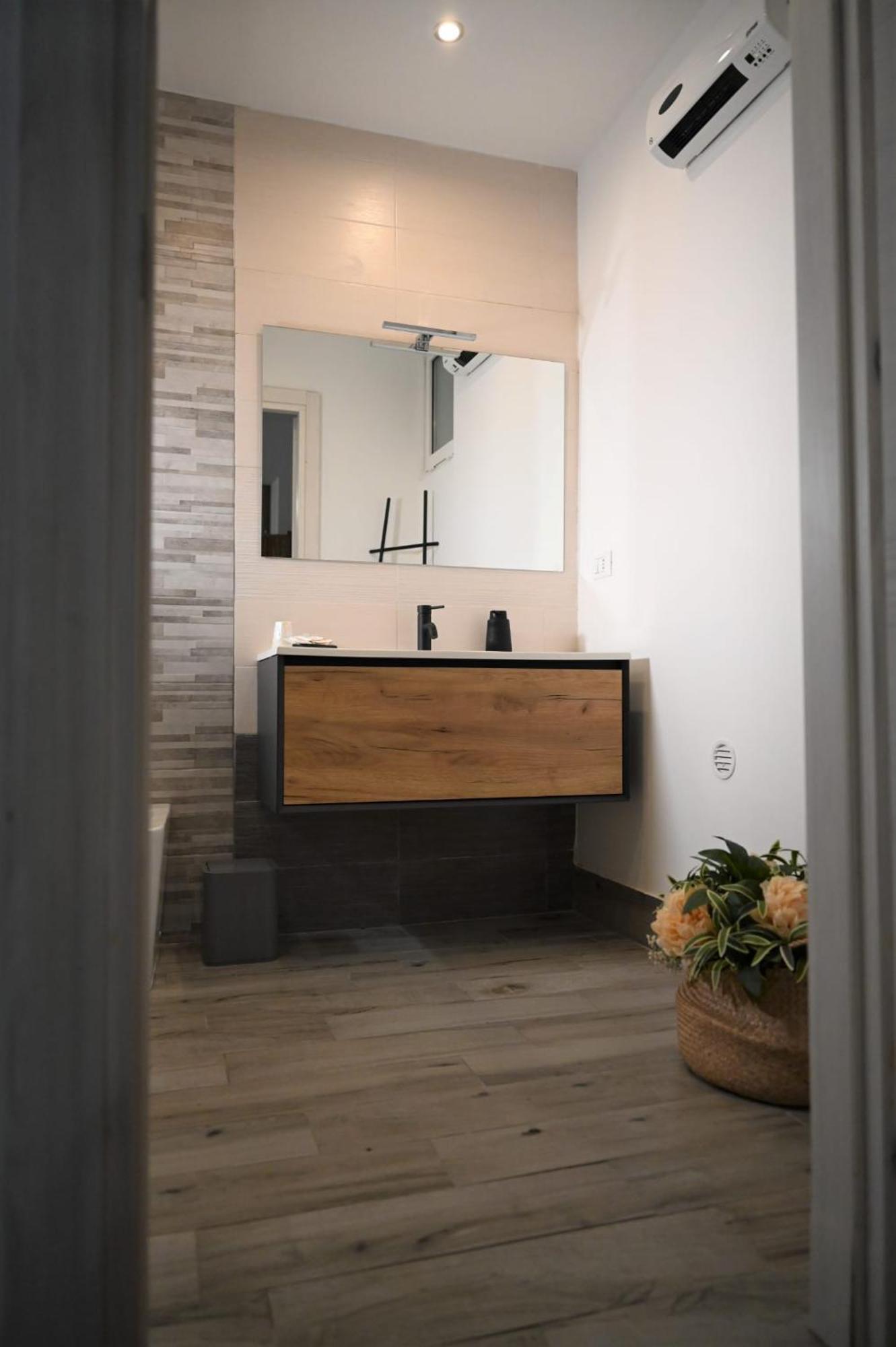 "Il Vecchio Salone" Appartamento In Pieno Centro Con Garage Privato Lecce Ngoại thất bức ảnh