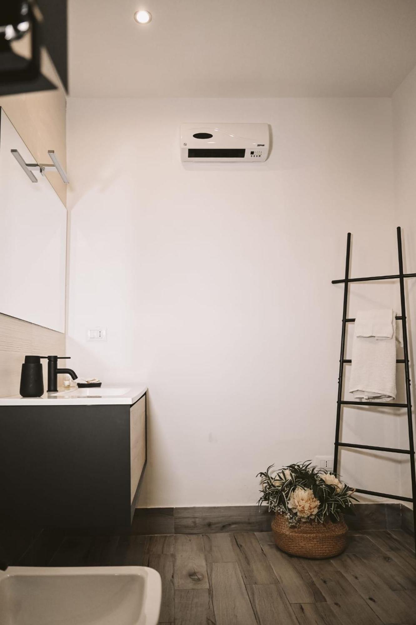 "Il Vecchio Salone" Appartamento In Pieno Centro Con Garage Privato Lecce Ngoại thất bức ảnh
