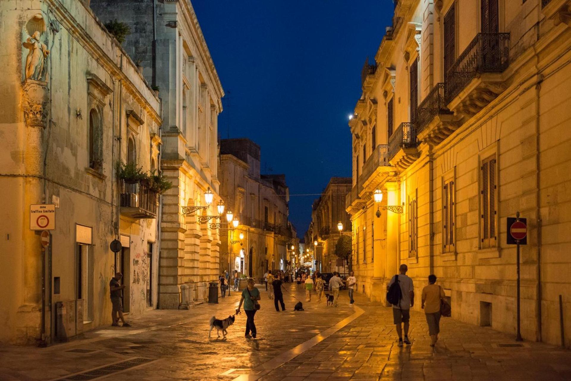 "Il Vecchio Salone" Appartamento In Pieno Centro Con Garage Privato Lecce Ngoại thất bức ảnh
